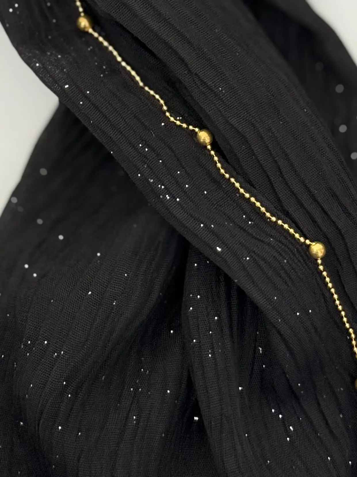 شال مشکی شاین دار دور مرواریدی